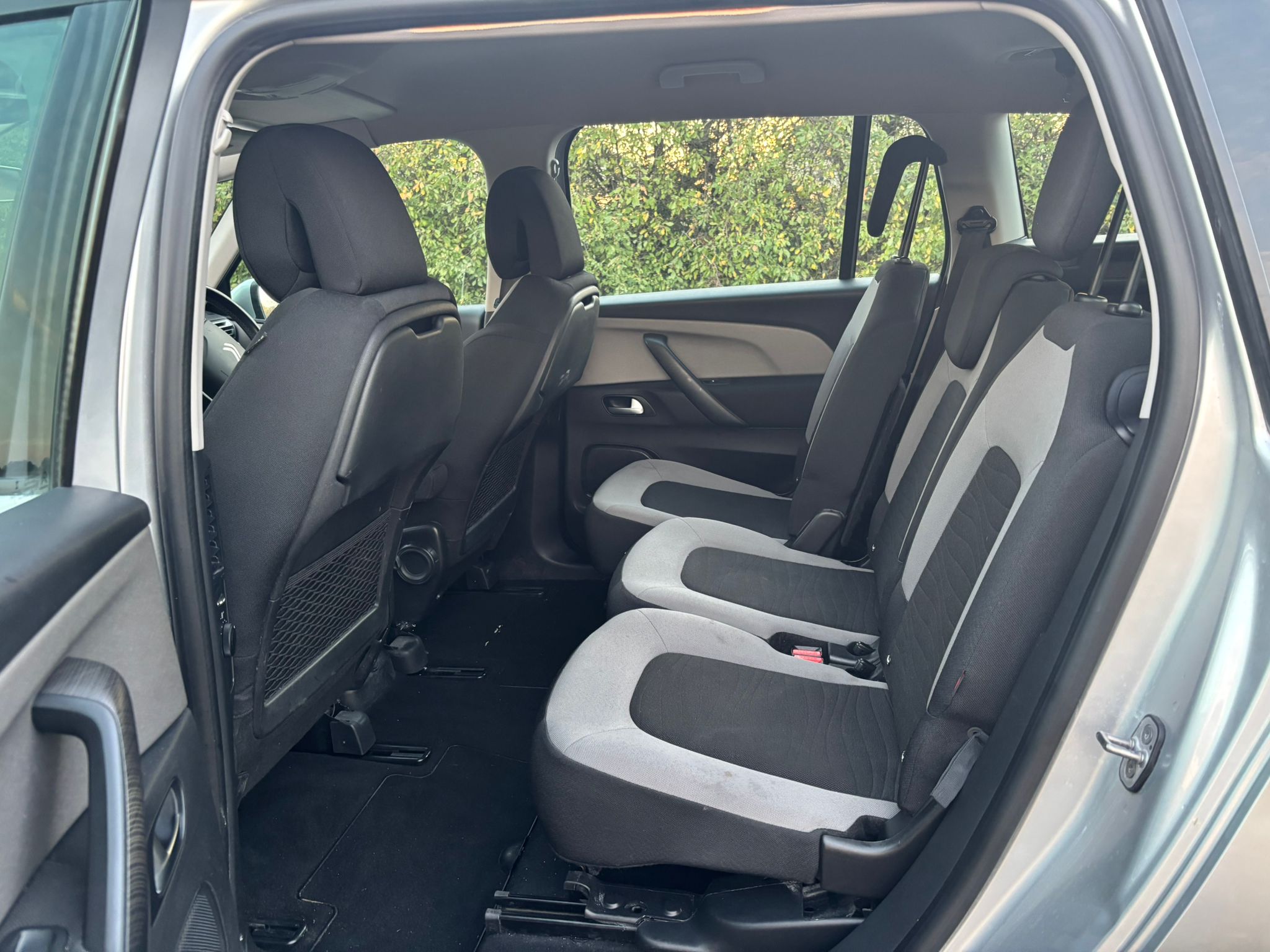 Citroen Grand Brothers Car Sales 